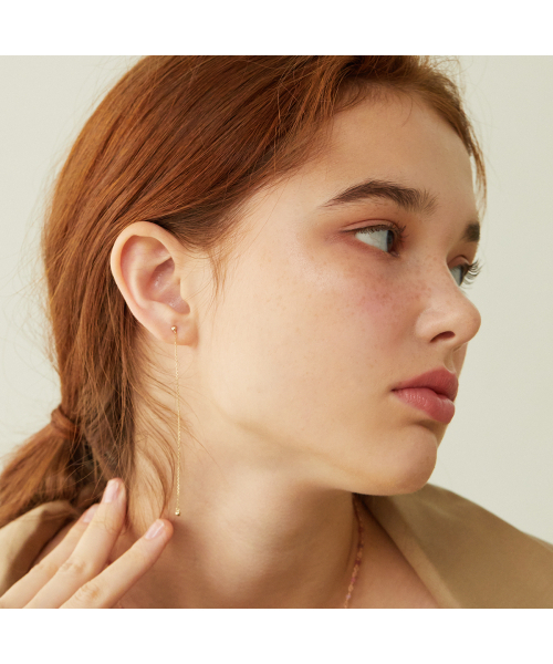 MEZMIC(マズミク)の「フェアリーボールアシンメトリーピアス(ピアス(両耳用)・レディース・イエローゴールド・ONE SIZE)」の3枚目の写真