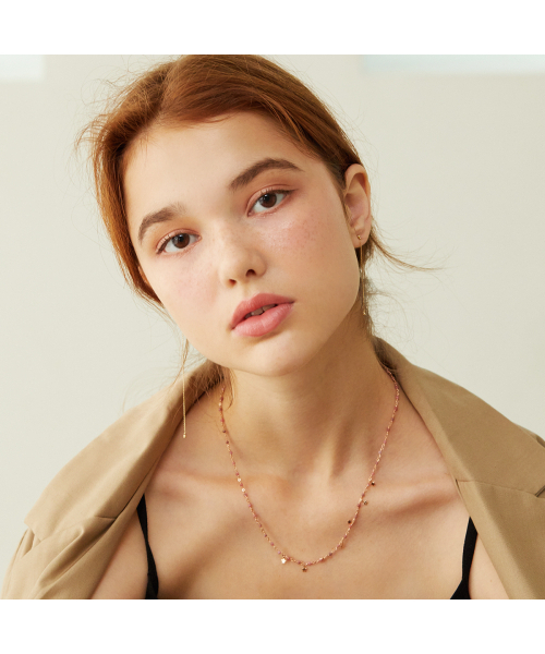 MEZMIC(マズミク)の「フェアリーボールアシンメトリーピアス(ピアス(両耳用)・レディース・イエローゴールド・ONE SIZE)」の5枚目の写真