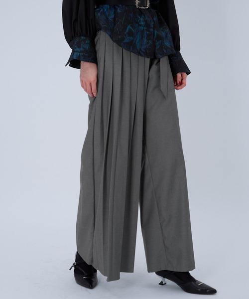 HARE(ハレ)の「ラップデザインプリーツパンツ(HARE)(スラックス・レディース・グレー/ブラック/ブラウン・FREE)」の3枚目の写真