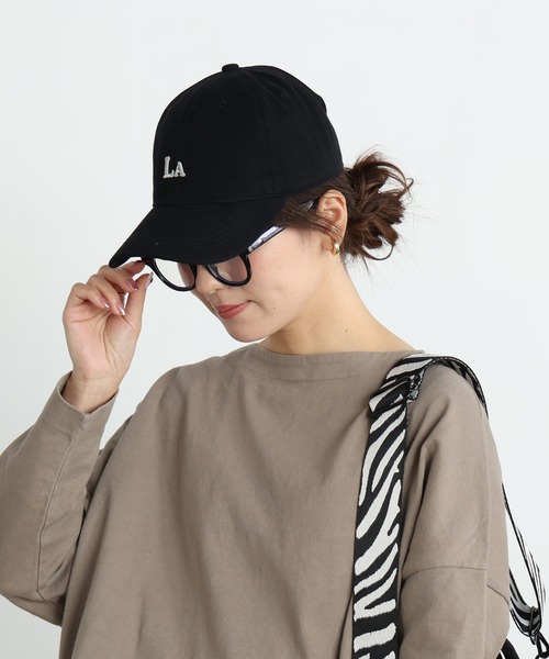 ALTROSE（アルトローズ）の「ロゴ キャップ LA 男女兼用（キャップ・レディース・ブラック/ネイビー/ブラウン/アイボリー・FREE）」の3枚目の写真