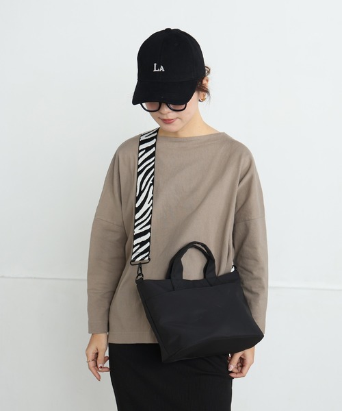 ALTROSE（アルトローズ）の「ロゴ キャップ LA 男女兼用（キャップ・レディース・ブラック/ネイビー/ブラウン/アイボリー・FREE）」の7枚目の写真