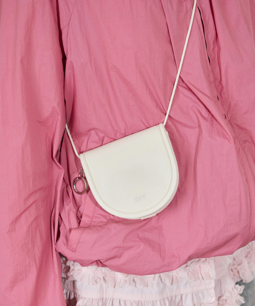 SINOON(シヌーン)の「Round Coin Bag (Ivory)(メッセンジャーバッグ・レディース・アイボリー・FREE)」の2枚目の写真