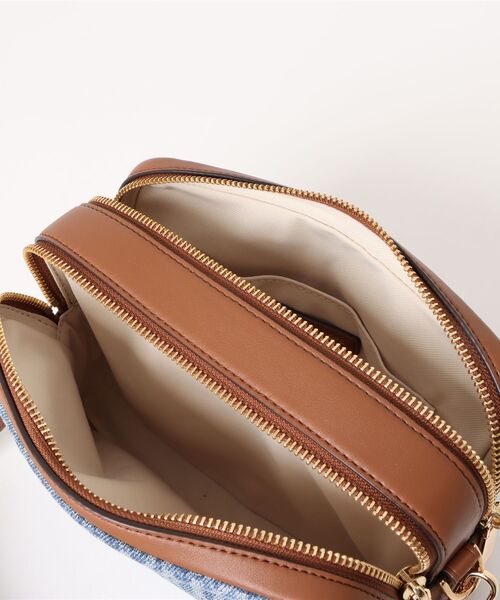 MICHAEL KORS（マイケルコース）の「BRYANT ロゴジャカードデニム ダブルジップ チェーン カメラ クロスボディ ミディアム（ショルダーバッグ・レディース・ブルー系・FREE）」の6枚目の写真