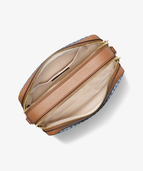 MICHAEL KORS（マイケルコース）の「BRYANT ロゴジャカードデニム ダブルジップ チェーン カメラ クロスボディ ミディアム（ショルダーバッグ・レディース・ブルー系・FREE）」の2枚目の写真