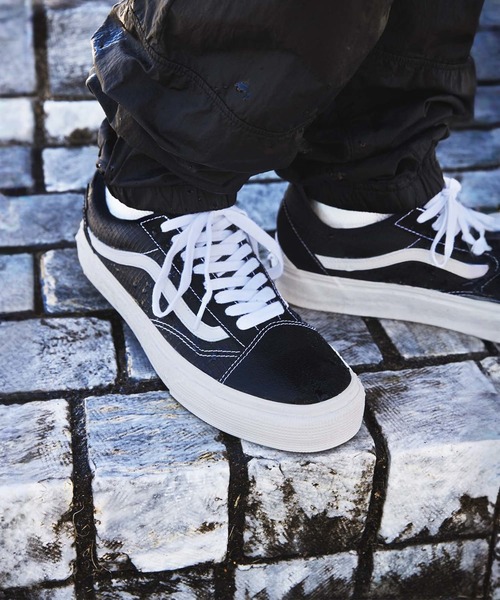 VANS(バンズ)の「オールドスクール GORE-TEX / Old Skool GORE-TEX NAVY/TRUE W VN0009QGNWD1(スニーカー・メンズ・ネイビー・12/10/9.5/9/8.5/8/7.5/6.5/6/5.5/5/4.5)」の1枚目の写真