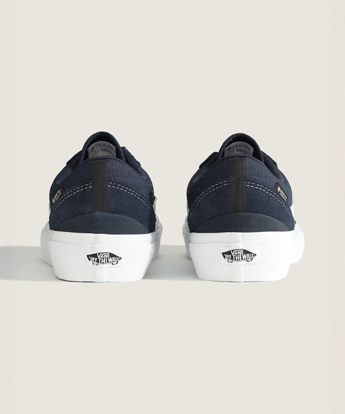 VANS(バンズ)の「オールドスクール GORE-TEX / Old Skool GORE-TEX NAVY/TRUE W VN0009QGNWD1(スニーカー・メンズ・ネイビー・12/10/9.5/9/8.5/8/7.5/6.5/6/5.5/5/4.5)」の5枚目の写真