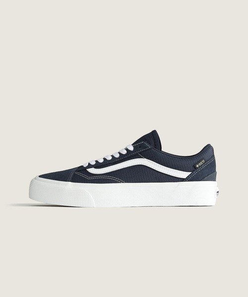 VANS(バンズ)の「オールドスクール GORE-TEX / Old Skool GORE-TEX NAVY/TRUE W VN0009QGNWD1(スニーカー・メンズ・ネイビー・12/10/9.5/9/8.5/8/7.5/6.5/6/5.5/5/4.5)」の2枚目の写真