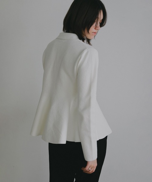 MANOF(マノフ)の「VOLUME PEPLUM KNIT CARDIGAN(カーディガン/ボレロ・レディース・ブラック/アイボリー・F)」の7枚目の写真