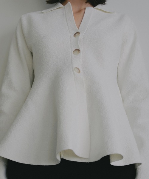 MANOF(マノフ)の「VOLUME PEPLUM KNIT CARDIGAN(カーディガン/ボレロ・レディース・ブラック/アイボリー・F)」の8枚目の写真