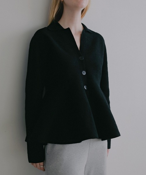 MANOF(マノフ)の「VOLUME PEPLUM KNIT CARDIGAN(カーディガン/ボレロ・レディース・ブラック/アイボリー・F)」の11枚目の写真