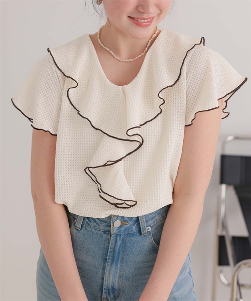 titivate(ティティベイト)の「配色メローフリルトップス(Tシャツ/カットソー・レディース・アイボリー/ブラック/ライトブルー・FREE)」の5枚目の写真