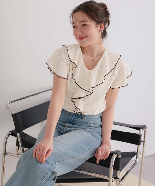 titivate(ティティベイト)の「配色メローフリルトップス(Tシャツ/カットソー・レディース・アイボリー/ブラック/ライトブルー・FREE)」の6枚目の写真
