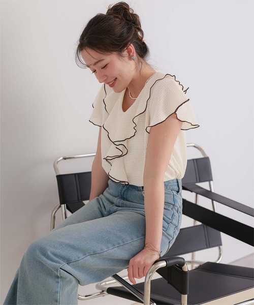 titivate(ティティベイト)の「配色メローフリルトップス(Tシャツ/カットソー・レディース・アイボリー/ブラック/ライトブルー・FREE)」の12枚目の写真