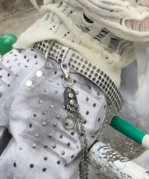 Never mind the XU(ネバーマインドザエックスユー)の「【Never mind the XU】Rivet eyelet biker belt / 【ネバーマインド ザ エックスユー】リベットアイレットバイカーベルト <着用動画あり>(ベルト・メンズ・ブラック/ホワイト・ONE SIZE)」の2枚目の写真