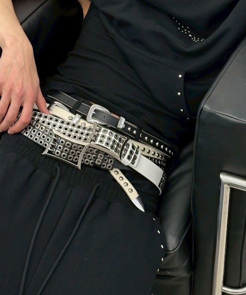 Never mind the XU(ネバーマインドザエックスユー)の「【Never mind the XU】Rivet eyelet biker belt / 【ネバーマインド ザ エックスユー】リベットアイレットバイカーベルト <着用動画あり>(ベルト・メンズ・ブラック/ホワイト・ONE SIZE)」の4枚目の写真