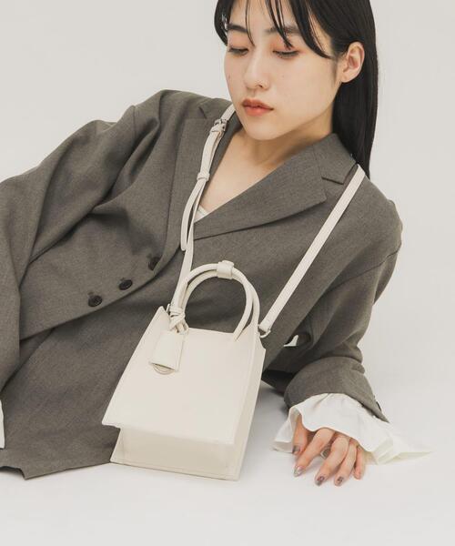 KBF（ケイビーエフ）の「チャーム付きスクエアミニBAG（ハンドバッグ・レディース・ブラック/オフホワイト・ONE）」の2枚目の写真