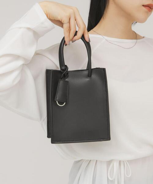 KBF（ケイビーエフ）の「チャーム付きスクエアミニBAG（ハンドバッグ・レディース・ブラック/オフホワイト・ONE）」の15枚目の写真