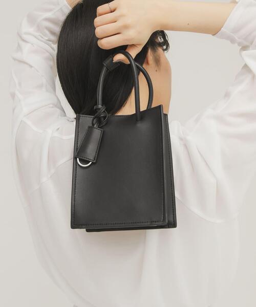 KBF（ケイビーエフ）の「チャーム付きスクエアミニBAG（ハンドバッグ・レディース・ブラック/オフホワイト・ONE）」の16枚目の写真