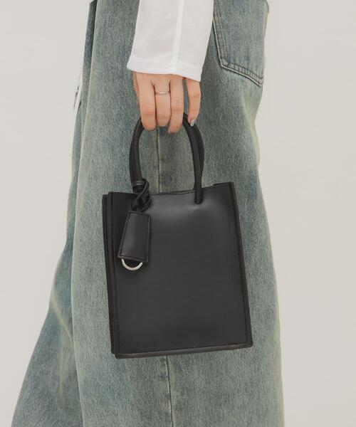 KBF（ケイビーエフ）の「チャーム付きスクエアミニBAG（ハンドバッグ・レディース・ブラック/オフホワイト・ONE）」の17枚目の写真