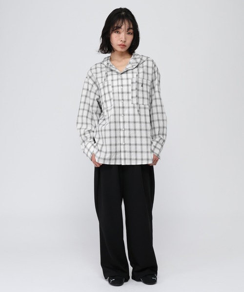 ALAND（エーランド）の「【UNISEX】ALAND／チェックフードシャツロングスリーブ（シャツ/ブラウス・レディース・ブラック/ホワイト・LARGE/SMALL）」の3枚目の写真