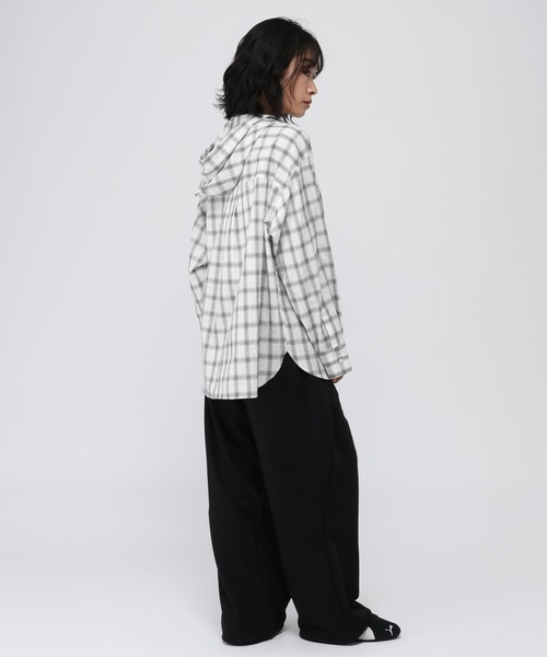 ALAND（エーランド）の「【UNISEX】ALAND／チェックフードシャツロングスリーブ（シャツ/ブラウス・レディース・ブラック/ホワイト・LARGE/SMALL）」の4枚目の写真