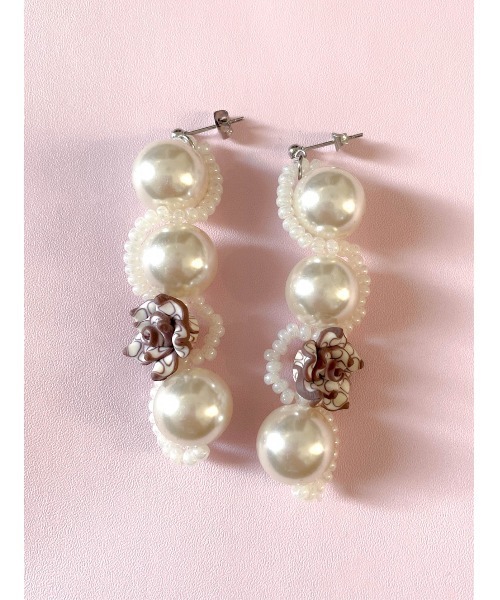 yufect（ユフェクト）の「【Yu】【it】【yufect】rose Wavy Pearl pierce（ピアス（両耳用）・レディース・ブラウン/ホワイト・FREE）」の2枚目の写真
