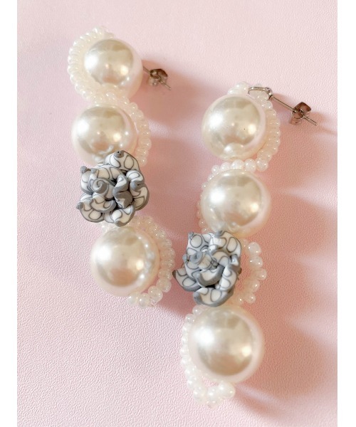 yufect（ユフェクト）の「【Yu】【it】【yufect】rose Wavy Pearl pierce（ピアス（両耳用）・レディース・ブラウン/ホワイト・FREE）」の3枚目の写真