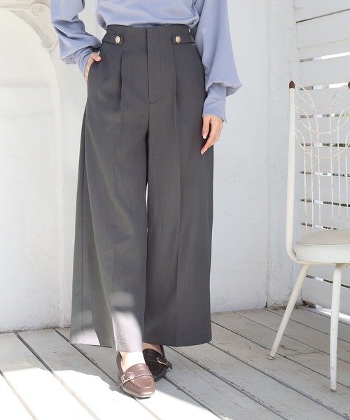 TRUDEA(トルディア)の「マリンボタンセミワイドパンツ(その他パンツ・レディース・チャコールグレー/ベージュ/ネイビー/アイボリー・SMALL/MEDIUM/LARGE)」の1枚目の写真