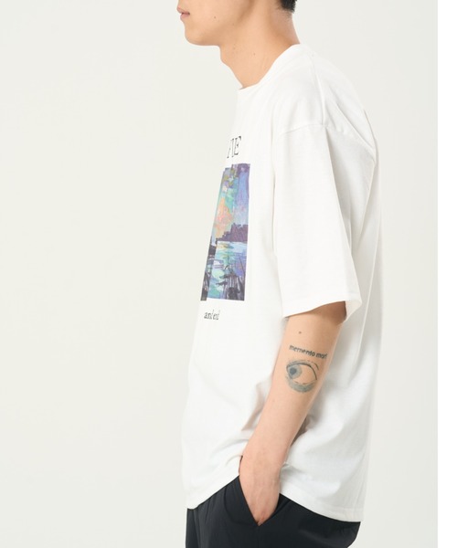 CORISCO（コリスコ）の「フォトシーン柄TEE(M1)（Tシャツ/カットソー・メンズ・ブラック系2/ホワイト系2/ホワイト系1/ブラック系1・X-LARGE/LARGE/MEDIUM）」の10枚目の写真
