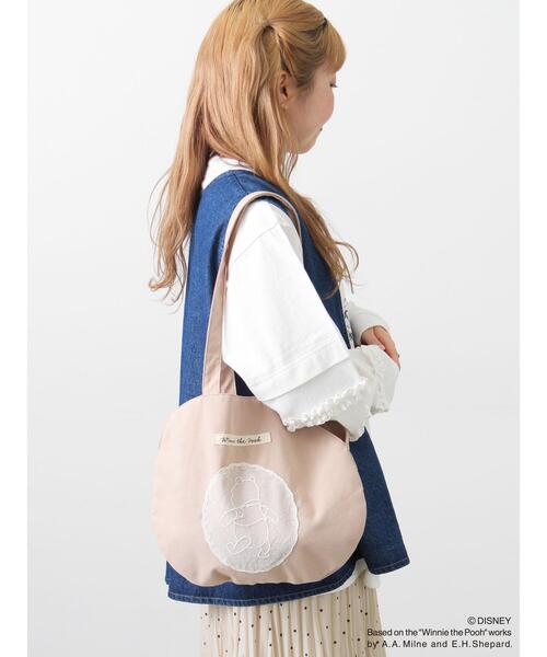 Samansa Mos2（サマンサ モスモス）の「【Disney】くまのﾌﾟｰさん/ﾚｰｽ付き丸ﾊﾞｯｸﾞ（ハンドバッグ・レディース・ブラック/ベージュ/レッド・F）」の3枚目の写真