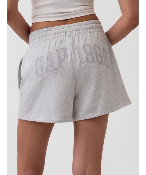 GAP(ギャップ)の「3インチ フレンチテリー リラックスフィットGAPロゴ スウェットショートパンツ(その他パンツ・レディース・ブルー/ブラック/グレー/ピンク・S/XS/XXS/M/L)」の3枚目の写真