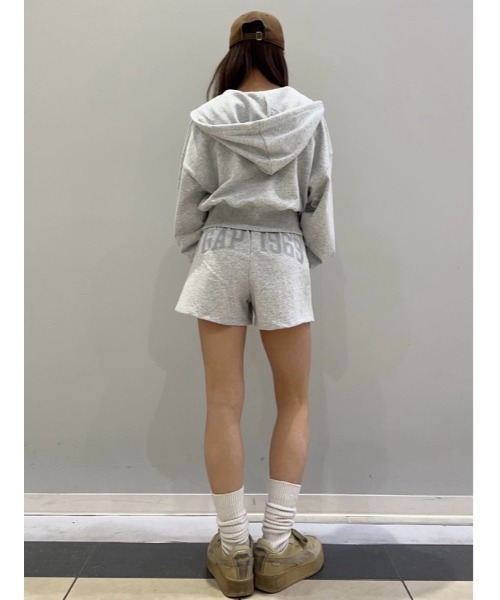 GAP(ギャップ)の「3インチ フレンチテリー リラックスフィットGAPロゴ スウェットショートパンツ(その他パンツ・レディース・ブルー/ブラック/グレー/ピンク・S/XS/XXS/M/L)」の6枚目の写真