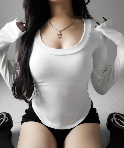 me+em select(ミームセレクト)の「【 3color 】UネックスーパーフィットスリムロンT / U-neck super fit slim long sleeve T-Shirt(Tシャツ/カットソー・レディース・ホワイト/ブラック/グレー・FREE)」の2枚目の写真