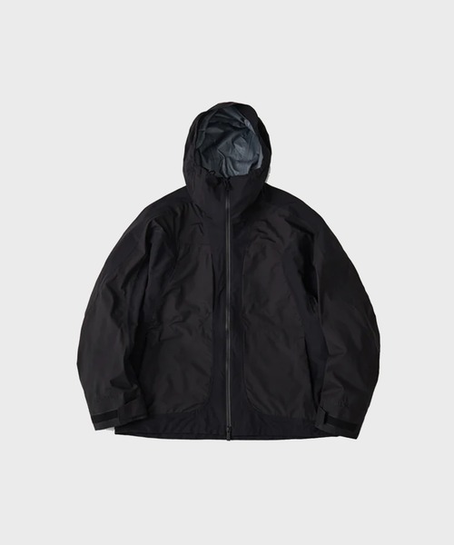 WHITE MOUNTAINEERING(ホワイトマウンテニアリング)の「【White Mountaineering / ホワイトマウンテニアリング】GORE-TEX HOODED JACKET(マウンテンパーカー・メンズ・ブラック・2)」の1枚目の写真