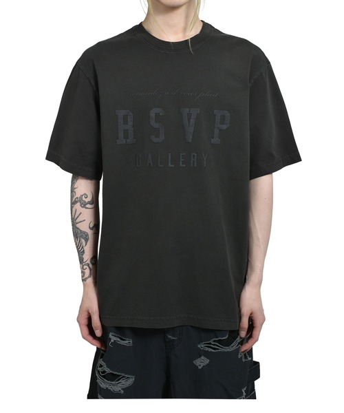 SHORT SLEEVE CREW NECK IN GIFTING PRINT (EXCLUSIVE)（Tシャツ