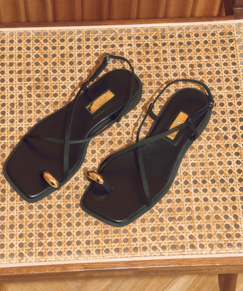 GRISE(グリーズ)の「《追加》GRISEメタルリングクロストングサンダル(サンダル・レディース・ブラック/アイボリー・SMALL/MEDIUM/LARGE/X-LARGE)」の5枚目の写真