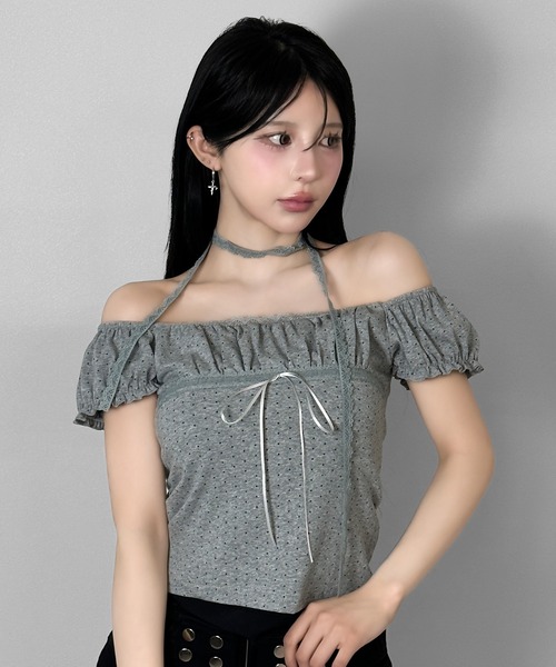 FOLLOWIN(フォロウィン)の「【オフショルでも着られる2WAY】 レースマフラー付きリボンドットTシャツ(Tシャツ/カットソー・レディース・ベージュ/グレー/チャコールグレー・FREE)」の3枚目の写真