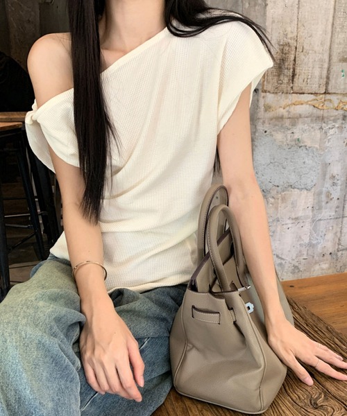 meJane(ミージェーン)の「クロスタックデザイン ワンショルダーTシャツ(Tシャツ/カットソー・レディース・グレー/ネイビー/アイボリー・FREE)」の1枚目の写真