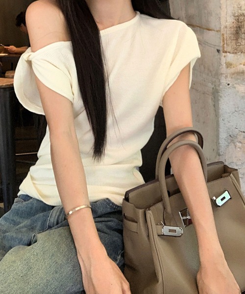 meJane(ミージェーン)の「クロスタックデザイン ワンショルダーTシャツ(Tシャツ/カットソー・レディース・グレー/ネイビー/アイボリー・FREE)」の5枚目の写真