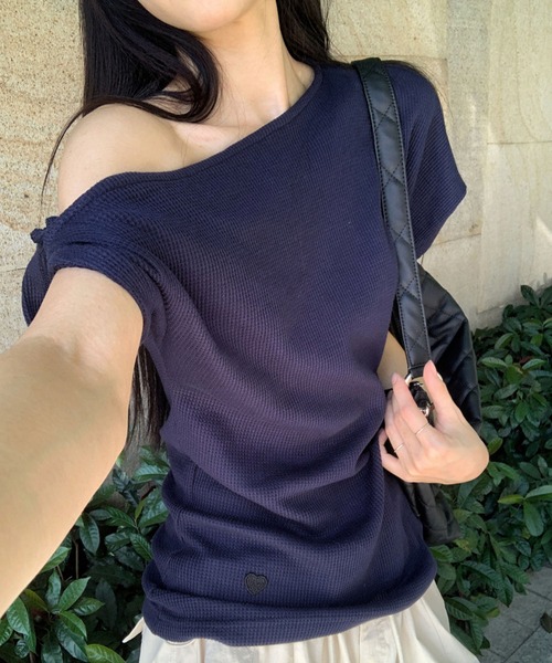 meJane(ミージェーン)の「クロスタックデザイン ワンショルダーTシャツ(Tシャツ/カットソー・レディース・グレー/ネイビー/アイボリー・FREE)」の15枚目の写真