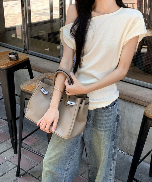 meJane(ミージェーン)の「クロスタックデザイン ワンショルダーTシャツ(Tシャツ/カットソー・レディース・グレー/ネイビー/アイボリー・FREE)」の9枚目の写真