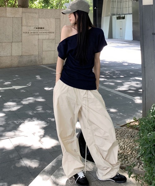 meJane(ミージェーン)の「クロスタックデザイン ワンショルダーTシャツ(Tシャツ/カットソー・レディース・グレー/ネイビー/アイボリー・FREE)」の20枚目の写真