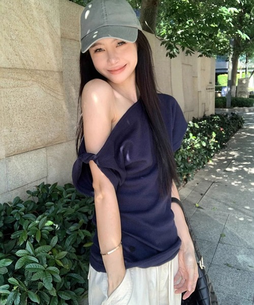 meJane(ミージェーン)の「クロスタックデザイン ワンショルダーTシャツ(Tシャツ/カットソー・レディース・グレー/ネイビー/アイボリー・FREE)」の14枚目の写真