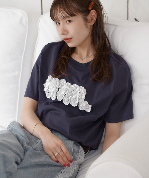 DISCOAT(ディスコート)の「【umm.】レースロゴ半袖Tシャツ(Tシャツ/カットソー・レディース・ライトグレー/ネイビー/サックスブルー・FREE)」の1枚目の写真