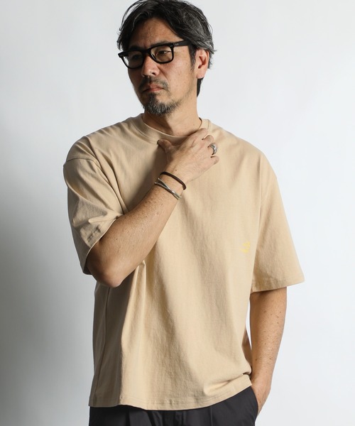 The DUFFER of ST.GEORGE(ザダファーオブセントジョージ)の「8oz HEAVY WEIGHT COTTON ELBOW LENGTH TEE:セットアップ対応 ヘビーウェイト 5分袖TEE / エルボーレングス / 8オンス / 厚手Tシャツ / ルーズフィット(Tシャツ/カットソー・メンズ・オフホワイト/ブラウン/ブルーグレー/スミクロ/ベージュ/ネイビー・MEDIUM/SMALL/XX-LARGE/X-LARGE/LARGE)」の5枚目の写真