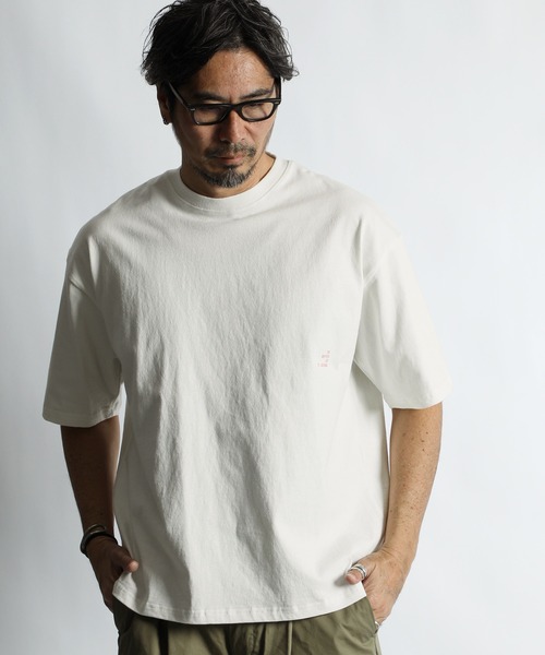 The DUFFER of ST.GEORGE(ザダファーオブセントジョージ)の「8oz HEAVY WEIGHT COTTON ELBOW LENGTH TEE:セットアップ対応 ヘビーウェイト 5分袖TEE / エルボーレングス / 8オンス / 厚手Tシャツ / ルーズフィット(Tシャツ/カットソー・メンズ・オフホワイト/ブラウン/ブルーグレー/スミクロ/ベージュ/ネイビー・MEDIUM/SMALL/XX-LARGE/X-LARGE/LARGE)」の2枚目の写真