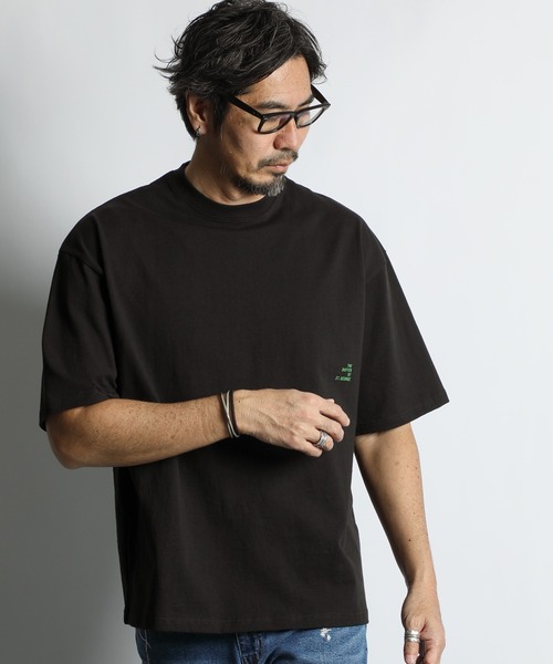 The DUFFER of ST.GEORGE(ザダファーオブセントジョージ)の「8oz HEAVY WEIGHT COTTON ELBOW LENGTH TEE:セットアップ対応 ヘビーウェイト 5分袖TEE / エルボーレングス / 8オンス / 厚手Tシャツ / ルーズフィット(Tシャツ/カットソー・メンズ・オフホワイト/ブラウン/ブルーグレー/スミクロ/ベージュ/ネイビー・MEDIUM/SMALL/XX-LARGE/X-LARGE/LARGE)」の3枚目の写真