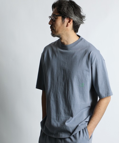 The DUFFER of ST.GEORGE(ザダファーオブセントジョージ)の「8oz HEAVY WEIGHT COTTON ELBOW LENGTH TEE:セットアップ対応 ヘビーウェイト 5分袖TEE / エルボーレングス / 8オンス / 厚手Tシャツ / ルーズフィット(Tシャツ/カットソー・メンズ・オフホワイト/ブラウン/ブルーグレー/スミクロ/ベージュ/ネイビー・MEDIUM/SMALL/XX-LARGE/X-LARGE/LARGE)」の4枚目の写真