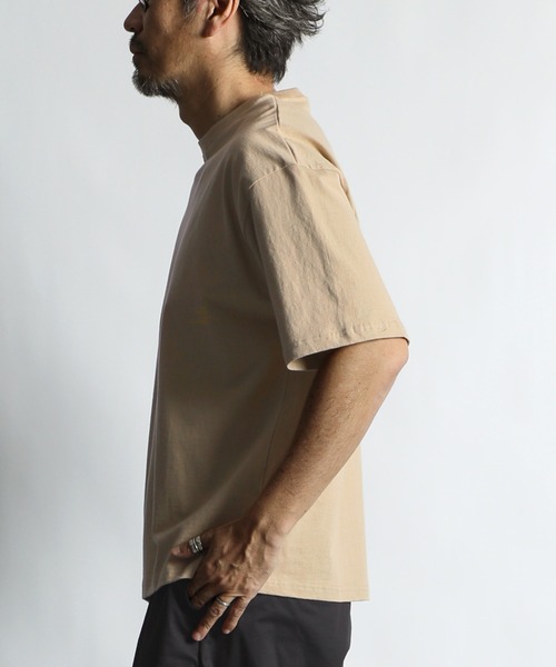 The DUFFER of ST.GEORGE(ザダファーオブセントジョージ)の「8oz HEAVY WEIGHT COTTON ELBOW LENGTH TEE:セットアップ対応 ヘビーウェイト 5分袖TEE / エルボーレングス / 8オンス / 厚手Tシャツ / ルーズフィット(Tシャツ/カットソー・メンズ・オフホワイト/ブラウン/ブルーグレー/スミクロ/ベージュ/ネイビー・MEDIUM/SMALL/XX-LARGE/X-LARGE/LARGE)」の9枚目の写真