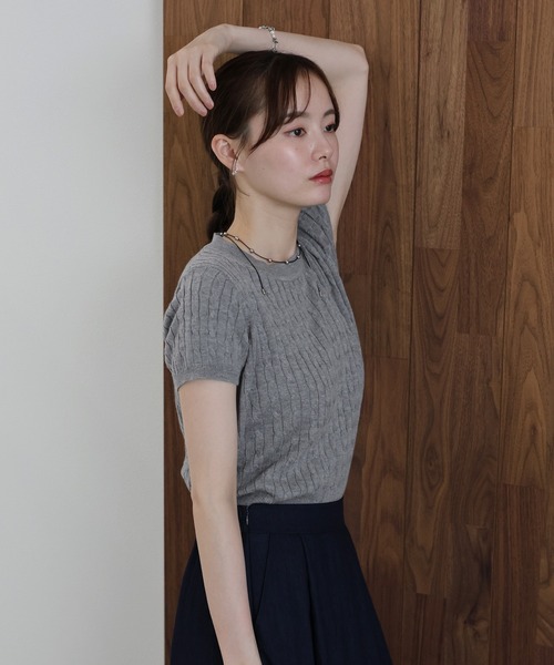 J by blue(ジェイバイブルー)の「キャップスリーブケーブルニット(ニット/セーター・レディース・ネイビー/アイボリー/グレー・MEDIUM)」の16枚目の写真